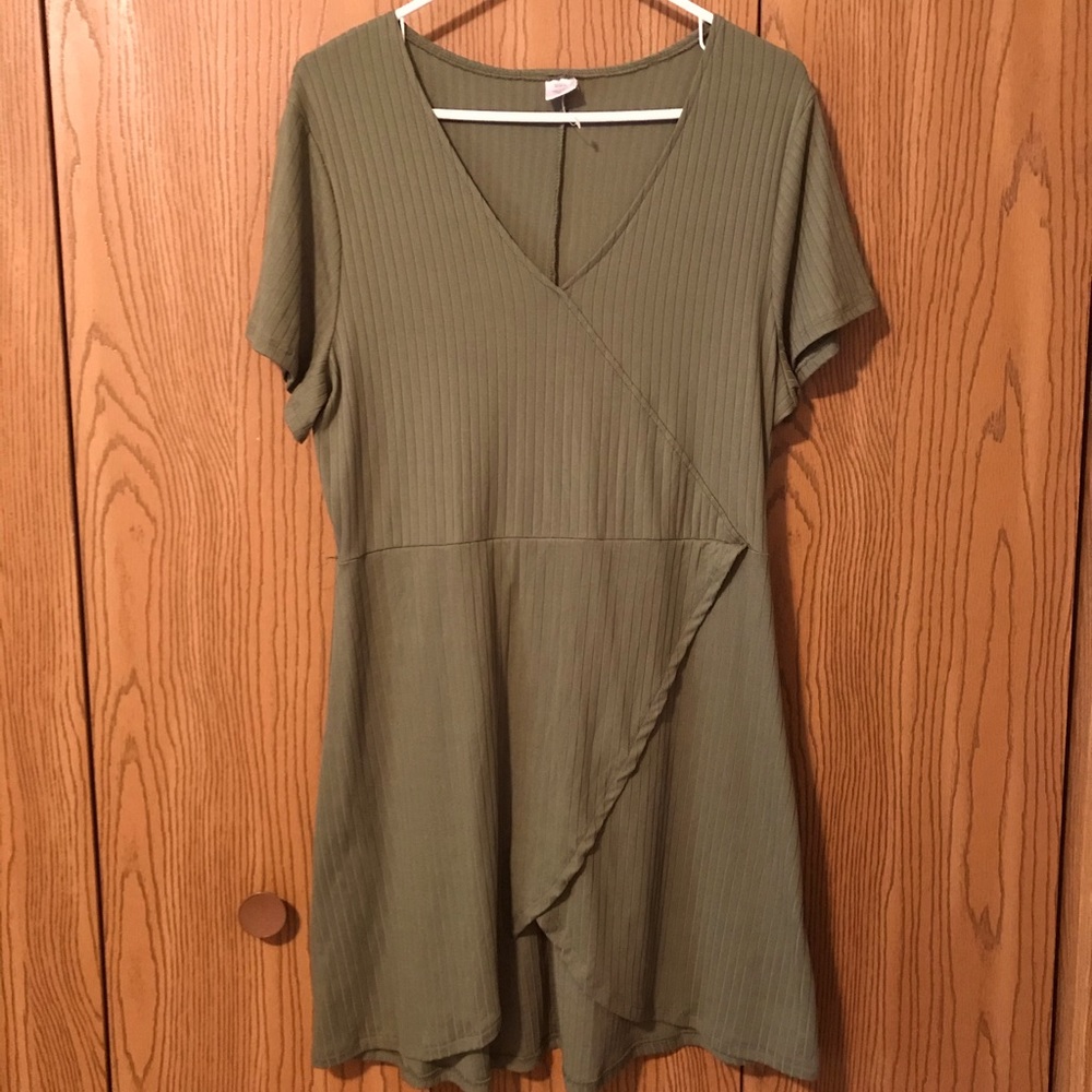 Dress 👗 ,Color  green,size XL